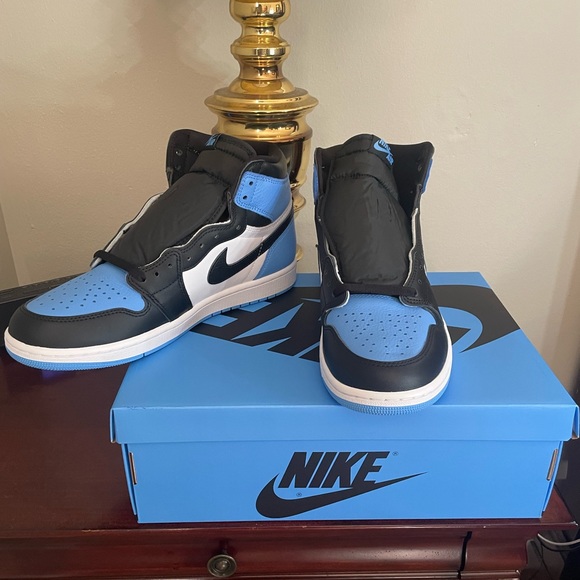 AIR JORDAN RETRO 1 UNC Size 10.5 - Picture 3 of 7